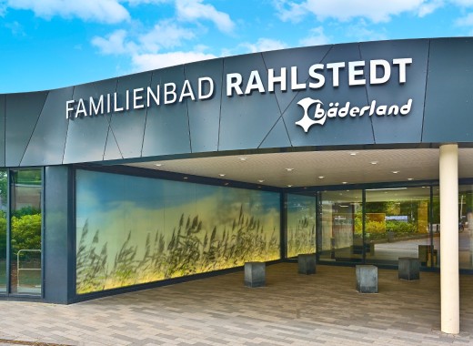 Familienbad Rahlstedt Aussenansicht Eingang neu