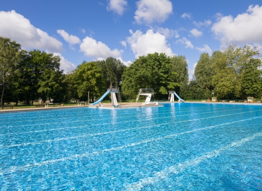 Bondenwald Ausklapper Sommerfreibad Becken Rutsche