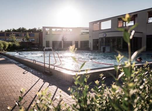 Festland Ausklapper Ganzjahresfreibad Sonnenlicht