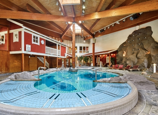 Midsommerland Ausklapper Therme Becken