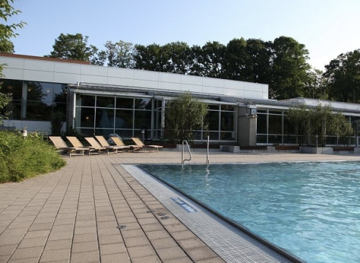 Parkbad Ausklapper Ganzjahresfreibad Becken