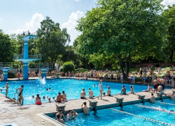 Kaifu-Bad - Freibad mit 10m Sprungturm